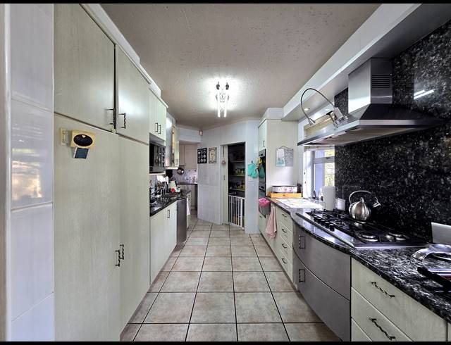 5 BEDROOM HOUSE FOR SALE IN MEYERSDAL